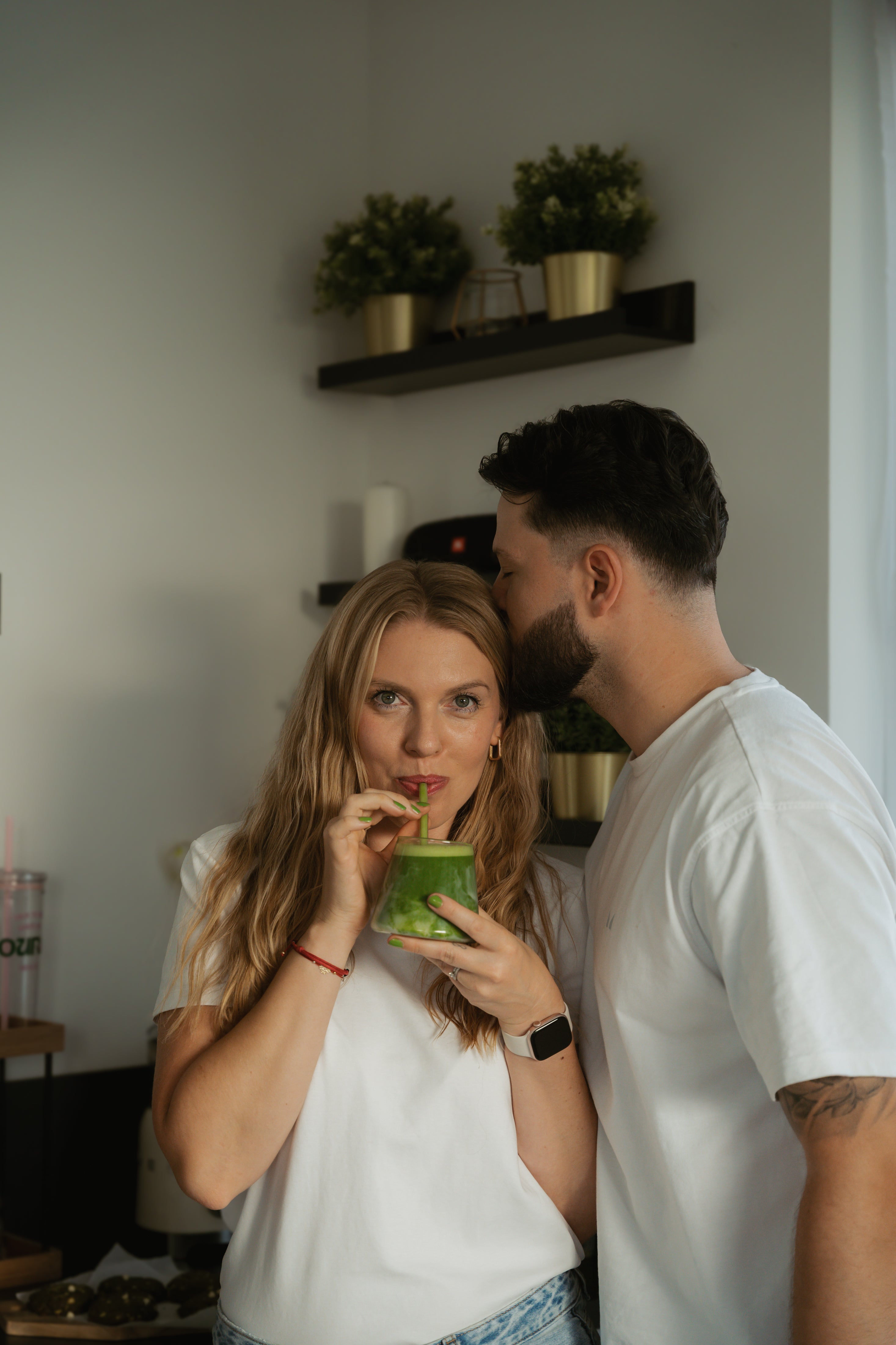 Drinking Matcha latte, Oura matcha